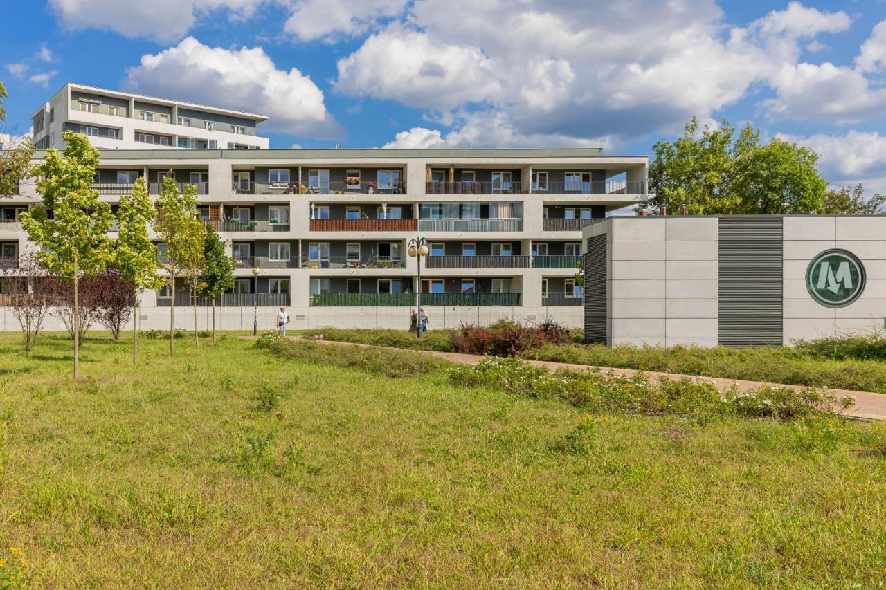 Metro Targowek Spacious Apartment With Parking By Noclegi Renters Varsó Kültér fotó