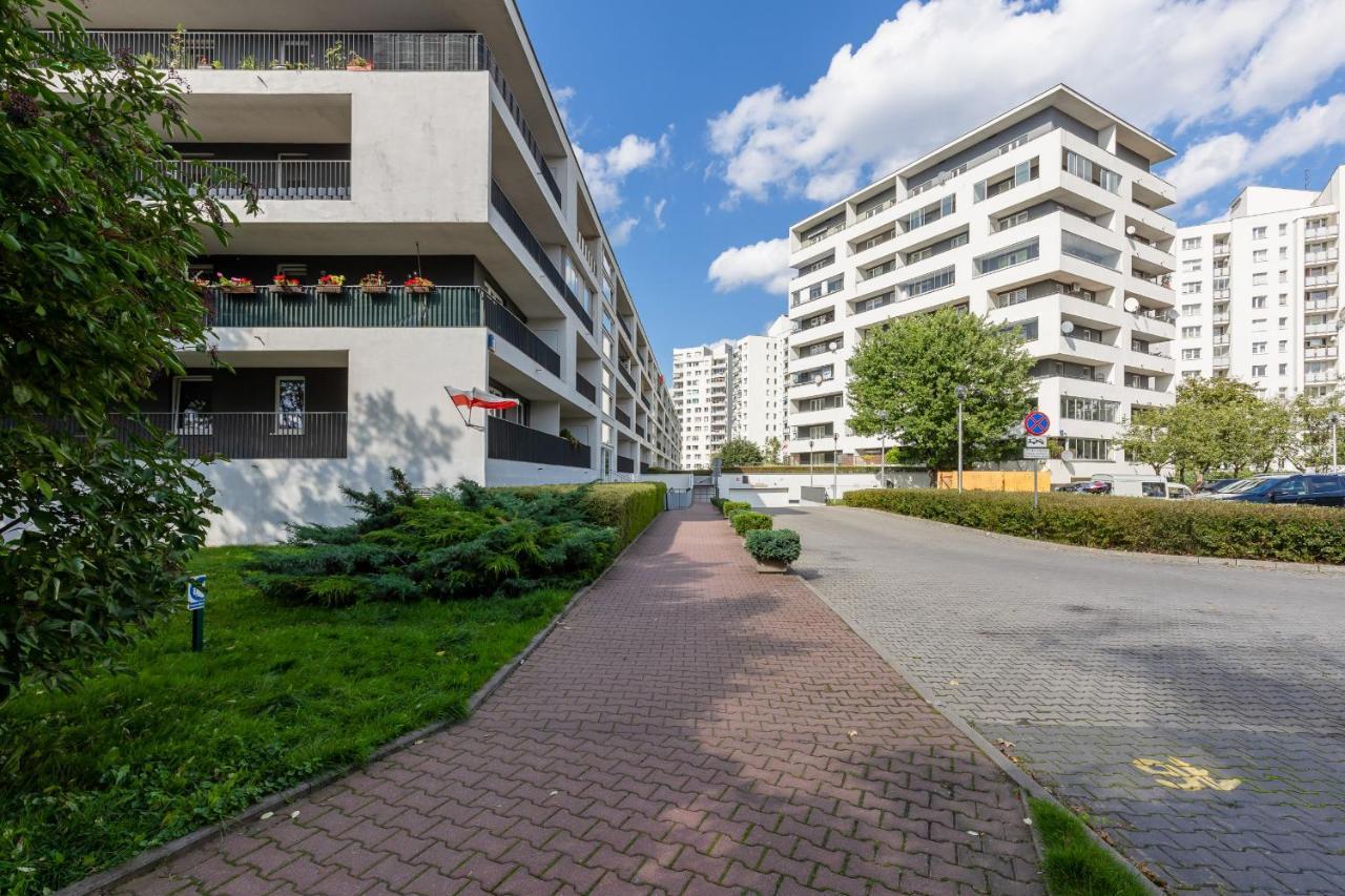 Metro Targowek Spacious Apartment With Parking By Noclegi Renters Varsó Kültér fotó
